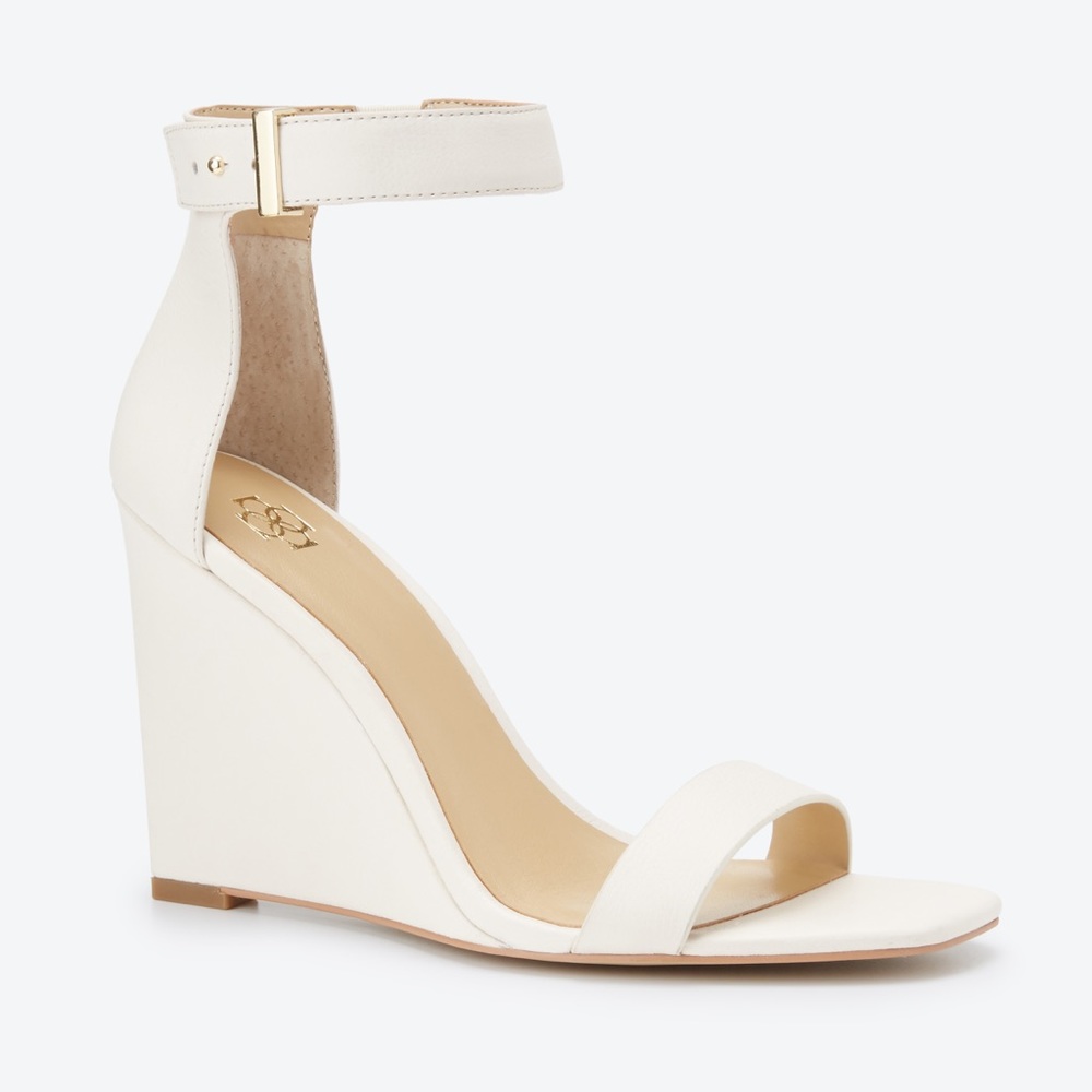 Fits like size 6! Ann Taylor Wedges.